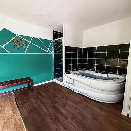 Apartment T2 Lumineux N1 Avec Jacuzzi & Video *